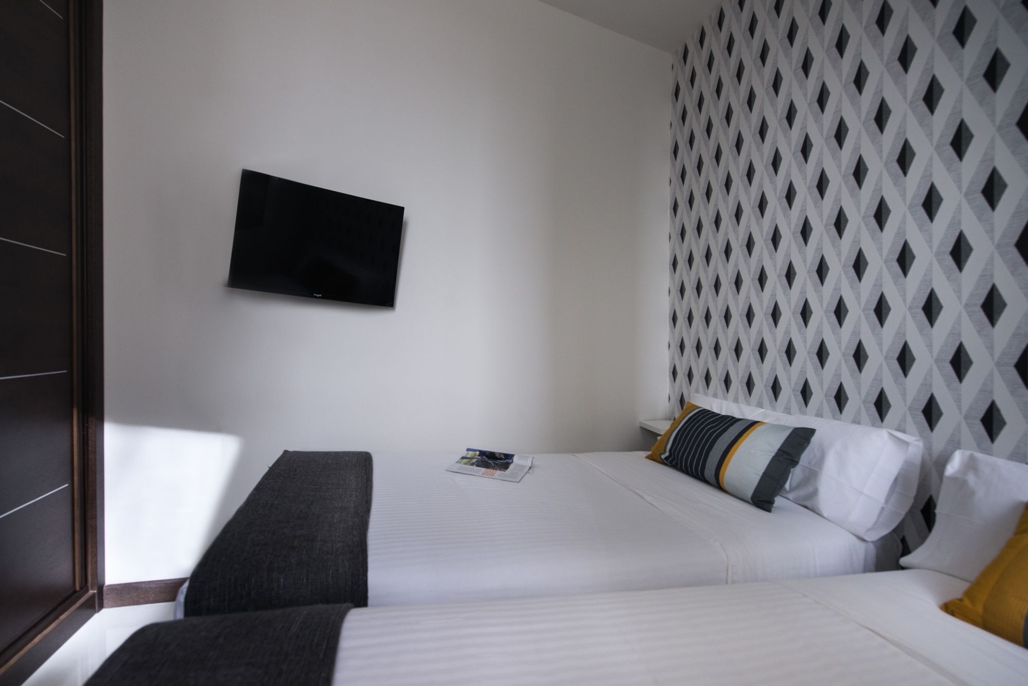 Roisa Suites Мадрид Екстериор снимка