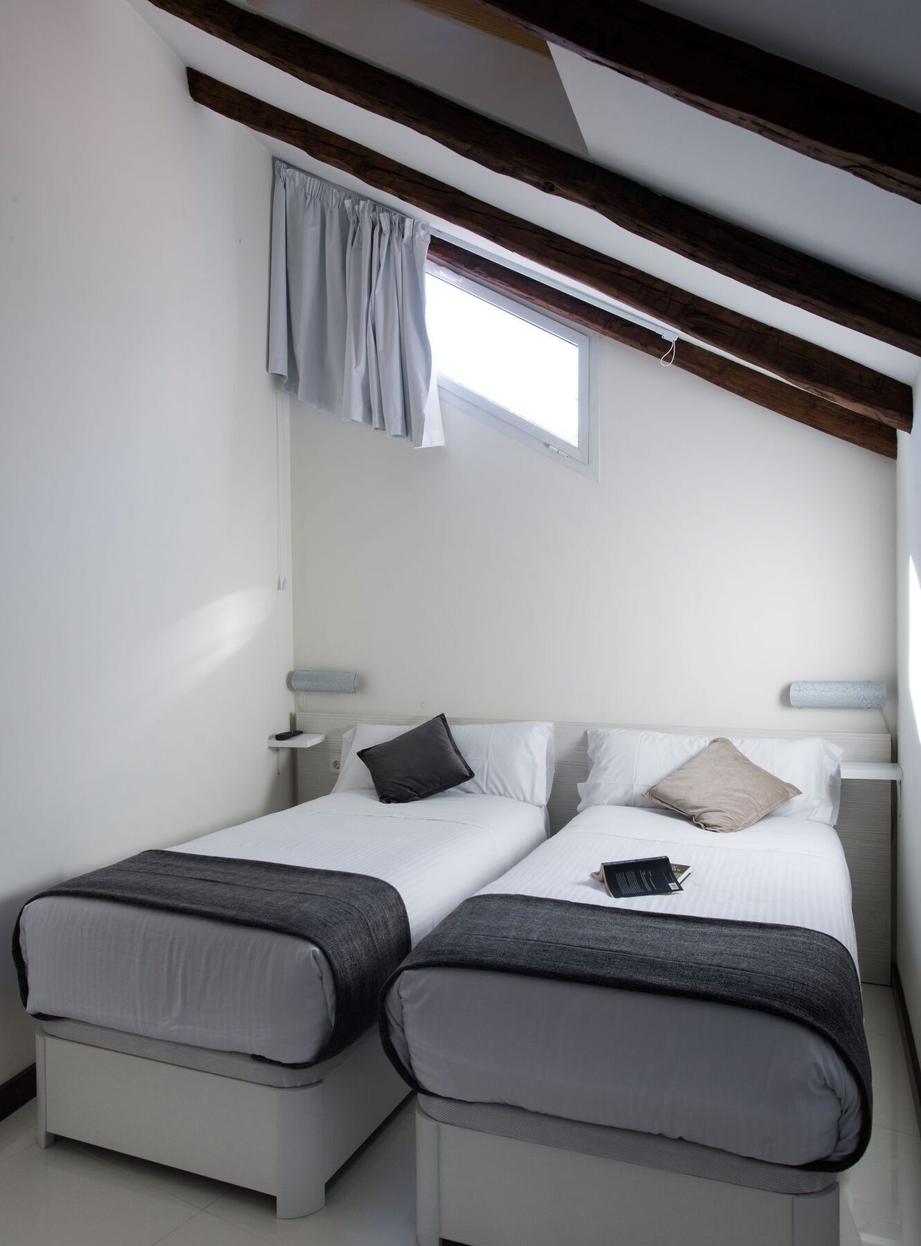 Roisa Suites Мадрид Екстериор снимка